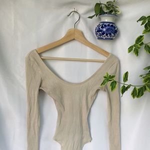 CLEAROUT 🌙 Aritzia Wilfred Free Thong Bodysuit🌸